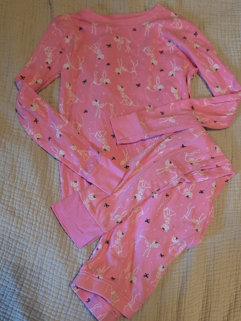 Girls Old Navy Pajama Set - Picture 2 of 5